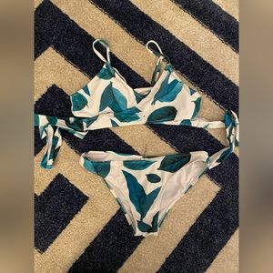Cupshe wrap bikini size medium